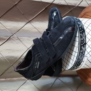 VGUC- Mephisto Suede & Patent Athleisure Shoe